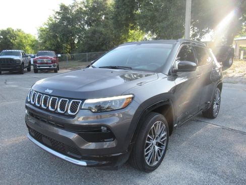 Used 2023 Jeep Compass Limited w/ Elite Group AWD/4WD image 3