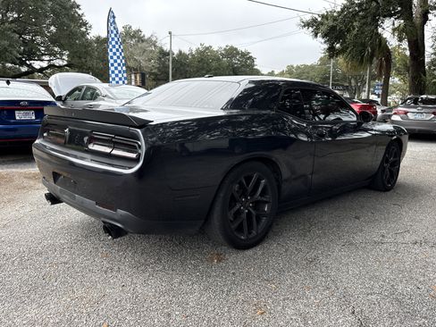 Used 2019 Dodge Challenger R/T w/ Driver Convenience Group image 5