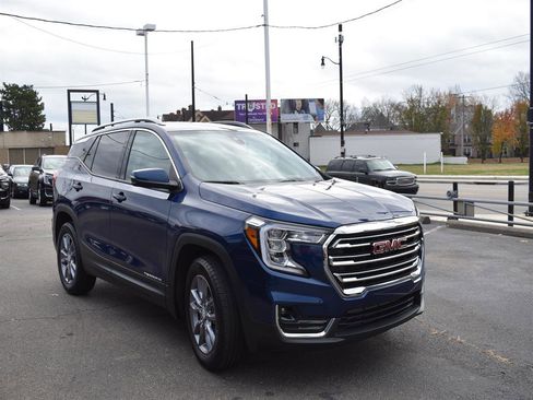 Used 2023 GMC Terrain SLT image 3