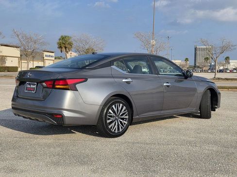 Used 2023 Nissan Altima 2.5 SV image 5