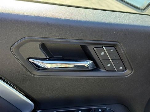 Used 2025 Chevrolet Colorado Z71 w/ Z71 Convenience Package 2 image 16