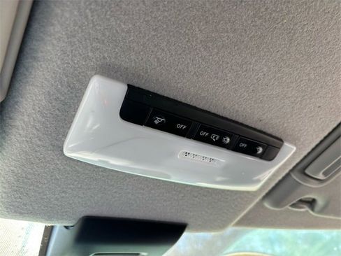 Used 2022 Nissan Kicks S image 34