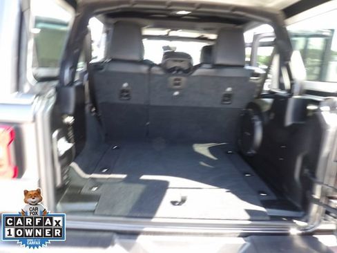 Used 2022 Jeep Wrangler Unlimited Sahara AWD/4WD image 30