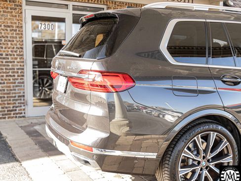 Used 2021 BMW X7 xDrive40i w/ Luxury Seating Package image 12