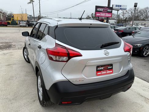 Used 2018 Nissan Kicks S image 5