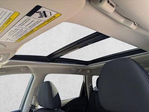 Used 2017 Nissan Rogue SV image 15