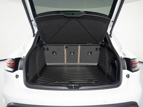 New 2026 Porsche Macan AWD/4WD image 40