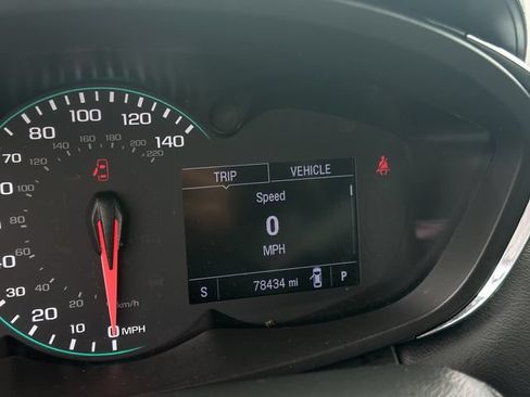 Used 2019 Chevrolet Trax LT w/ LT Convenience Package FWD image 13