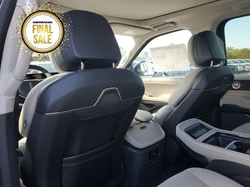 New 2025 Lincoln Navigator Reserve image 19