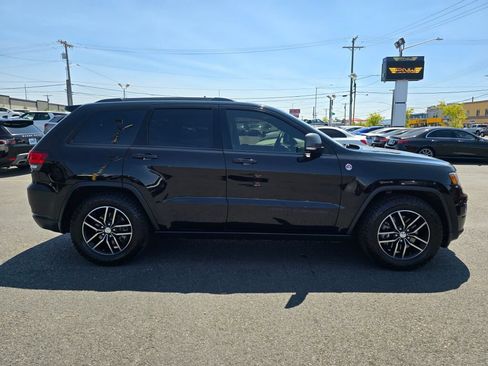 Used 2017 Jeep Grand Cherokee Trailhawk w/ Trailhawk Luxury Group AWD/4WD image 5