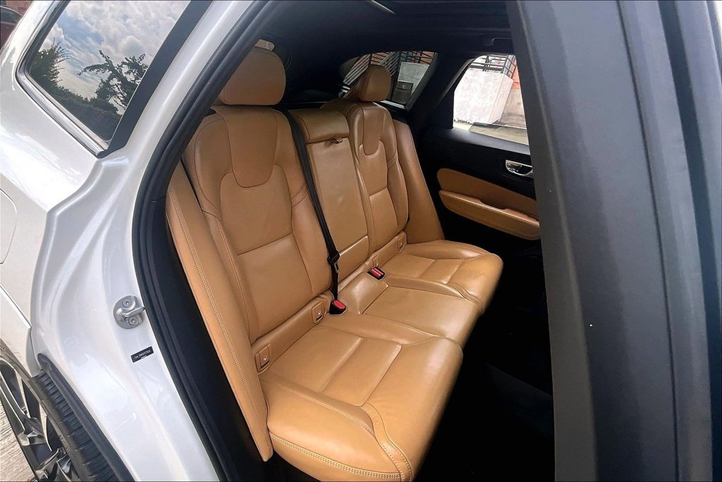Certified 2024 Volvo XC60 B5 Ultimate w/ Protection Package Premier AWD/4WD image 37