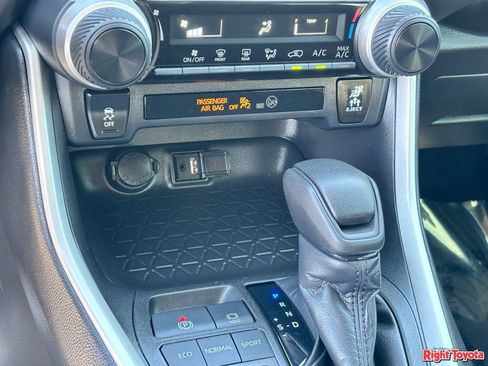 Certified 2019 Toyota RAV4 LE w/ Carpet Mat Package FWD image 29