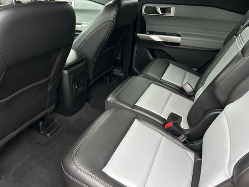 Used 2022 Ford Explorer XLT w/ Equipment Group 202A image 12