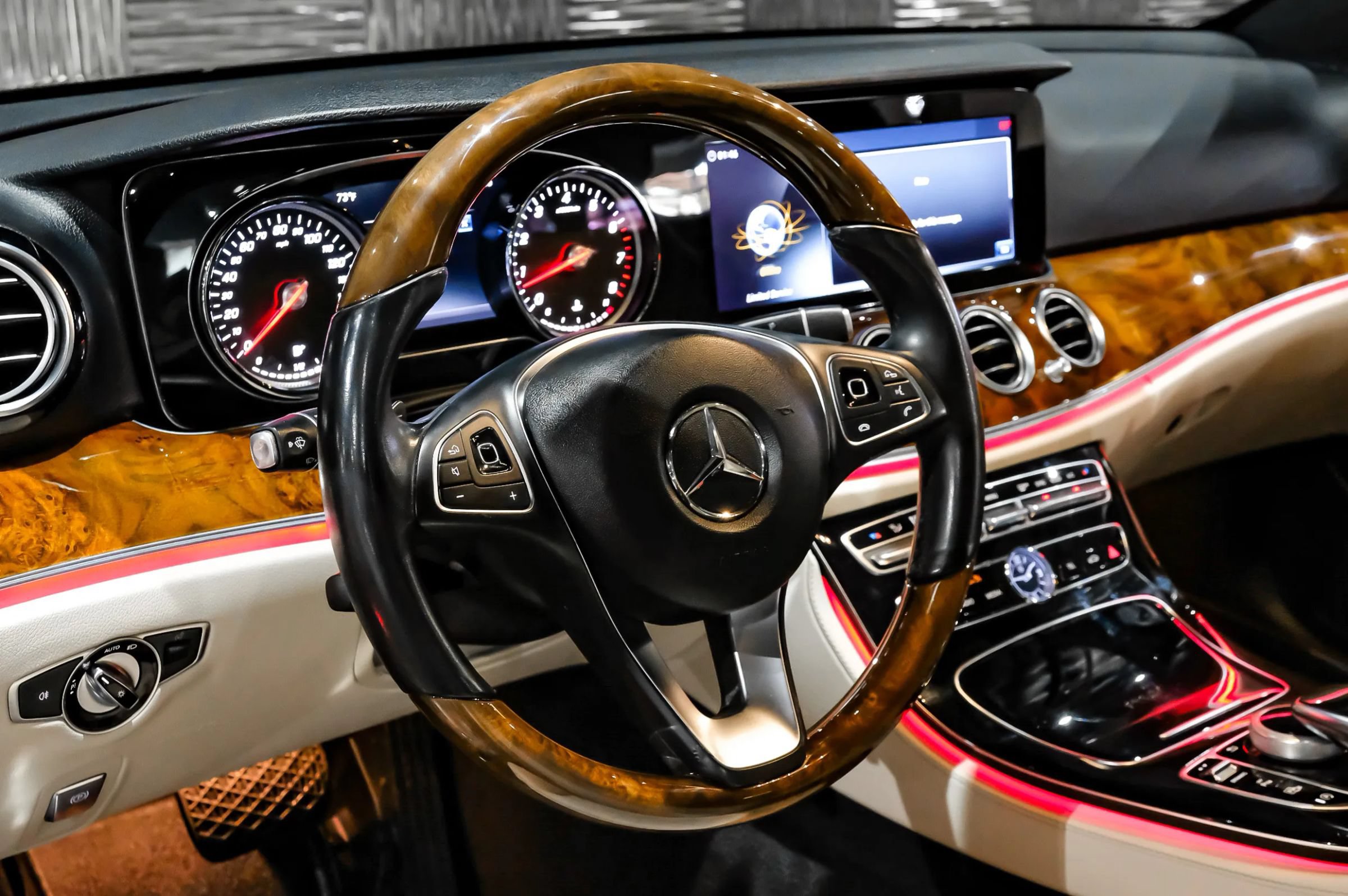 Used 2018 Mercedes-Benz E 300 image 15