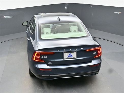 Used 2025 Volvo S60 B5 Plus image 36
