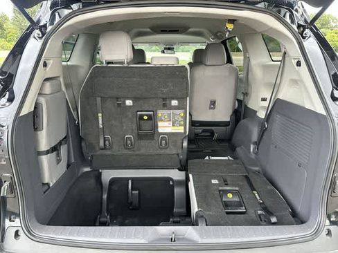 Used 2023 Toyota Sienna LE AWD/4WD image 26