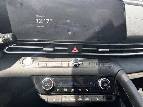 Used 2025 Hyundai Elantra SEL image 12