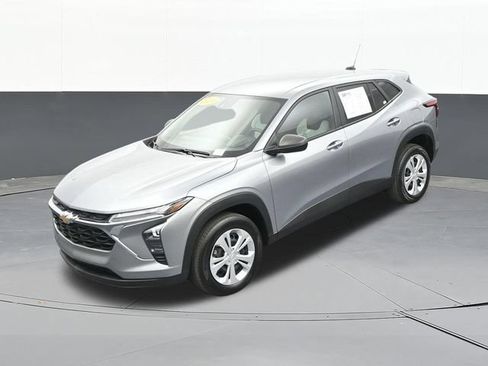 Used 2024 Chevrolet Trax LS FWD image 64