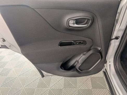 Used 2021 Jeep Renegade Latitude w/ Convenience Group image 27