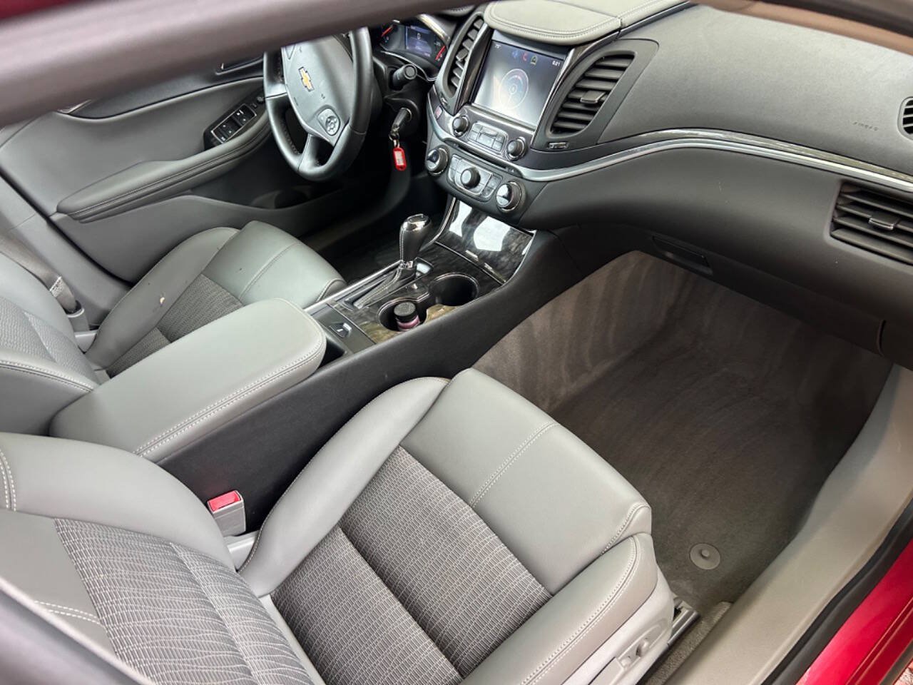 Used 2014 Chevrolet Impala LT w/ Convenience Package FWD image 10
