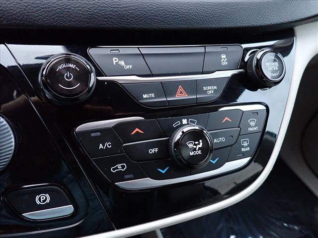 Used 2019 Chrysler Pacifica Touring-L FWD image 20