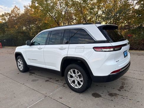 Used 2024 Jeep Grand Cherokee Limited image 3