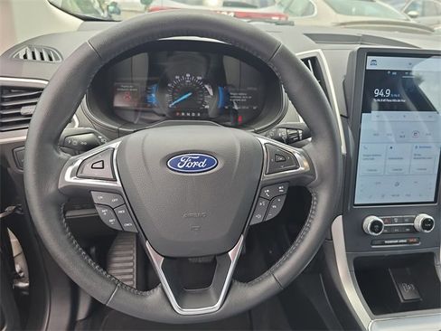 Used 2022 Ford Edge SEL image 18
