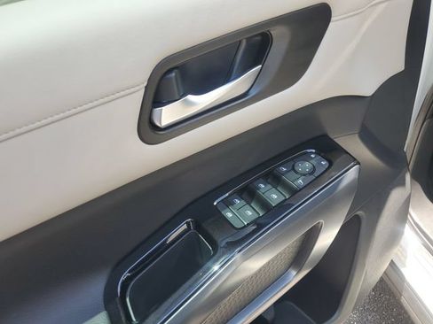 Certified 2023 Nissan Pathfinder SL FWD image 13
