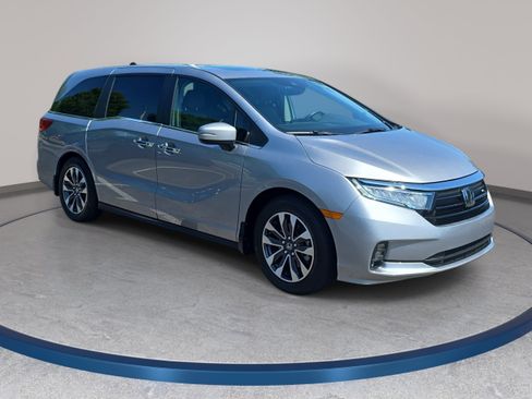 Used 2024 Honda Odyssey EX-L image 3