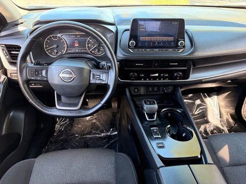 Certified 2025 Nissan Rogue SV FWD image 16