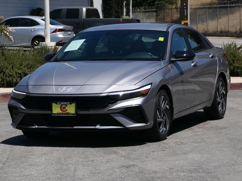 Certified 2025 Hyundai Elantra Sport FWD image 7