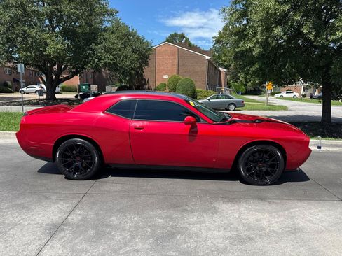Used 2012 Dodge Challenger SXT Plus RWD image 3