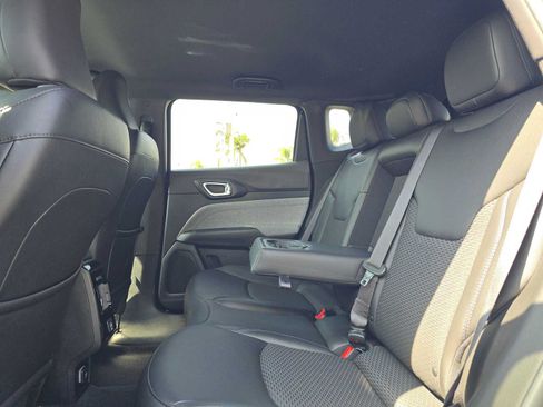 Used 2024 Jeep Compass Latitude AWD/4WD image 18