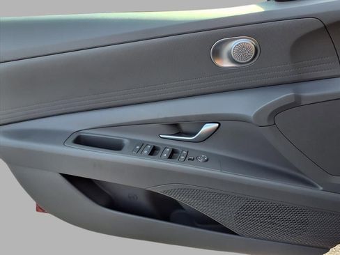 Used 2023 Hyundai Elantra SE w/ Cargo Package image 15