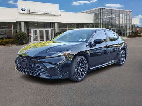 Used 2025 Toyota Camry SE AWD/4WD image 1