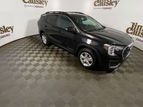 Used 2023 GMC Terrain SLE w/ Driver Convenience Package image 2