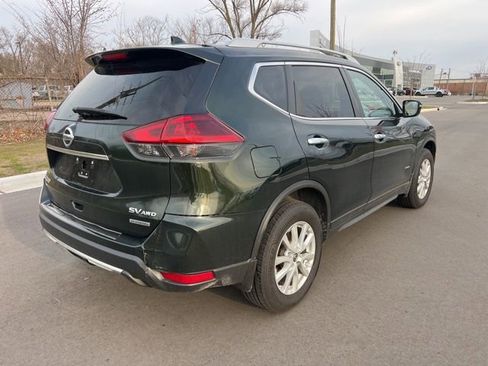 Used 2018 Nissan Rogue SV image 5