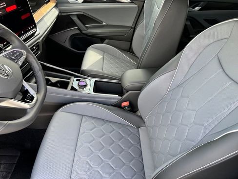 New 2026 Volkswagen Tiguan SEL R-Line AWD/4WD image 11