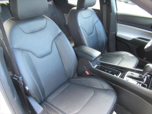 Certified 2025 Jeep Compass Limited w/ Elite Group AWD/4WD image 9