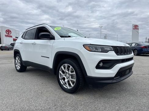 Used 2023 Jeep Compass Latitude w/ Sun and Sound Group image 9