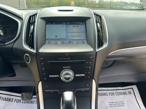 Used 2018 Ford Edge Titanium w/ Technology Package FWD image 9