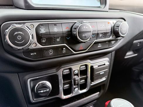 Used 2023 Jeep Gladiator Willys image 20