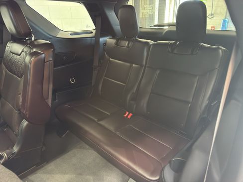 Used 2025 Ford Explorer Platinum w/ LUX Leather Package AWD/4WD image 14