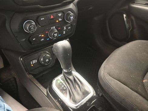 Used 2022 Jeep Renegade Altitude AWD/4WD image 28