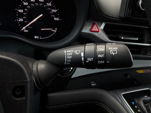 Used 2025 Toyota Sienna XLE FWD image 43