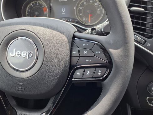 Used 2023 Jeep Cherokee Altitude Lux image 15