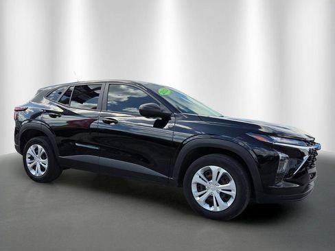 Certified 2024 Chevrolet Trax LS FWD image 2