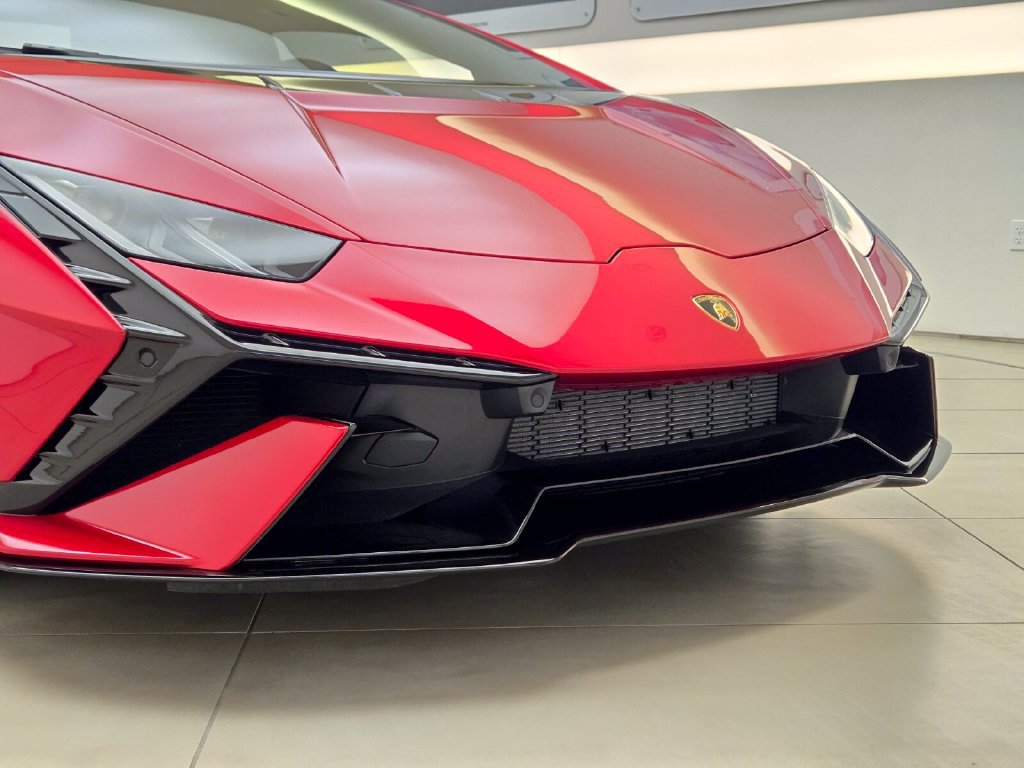 Used 2023 Lamborghini Huracan Tecnica RWD image 4