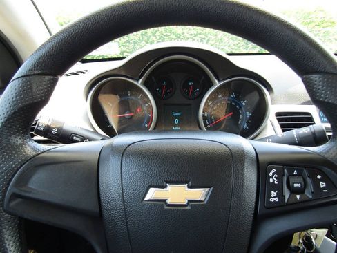 Used 2012 Chevrolet Cruze LS w/ Connectivity Package FWD image 11