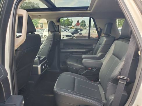 Used 2023 Ford Expedition XLT AWD/4WD image 25
